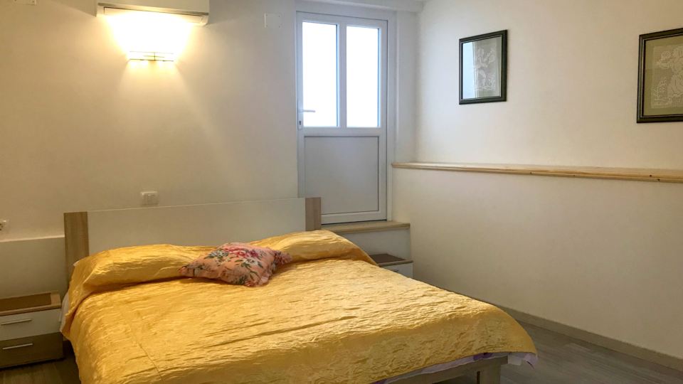 Cozy studio just a short walk from the beach