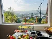 Guinea Fowl Lodge - Lagoon & Heads View B&B, Central Knysna Hotels in Knysna