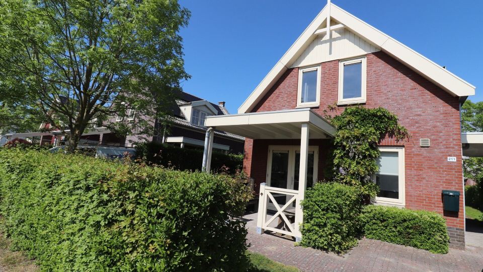 Bungalow in South Holland With Private Jetty