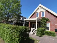 Bungalow in South Holland With Private Jetty Hotels in Simonshaven