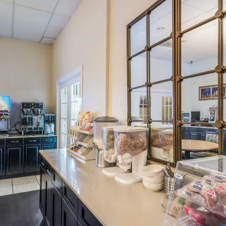 Clarion Inn & Suites Central Clearwater Beach