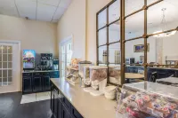 Clarion Inn & Suites Central Clearwater Beach - breakfast