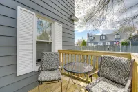 2 Blocks to Beach! Lake Huron Hideaway - Homestays