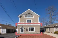 Enjoy this spacious 1 st floor Guest House "Serenity" near all the attractions.