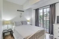Walk to Beach & Marina! Ruskin Resort Retreat - balcony