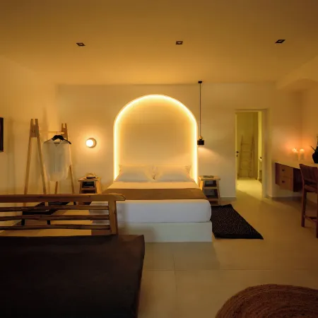 Ryolithos Suites Отели рядом с достопримечательностью «Пляж мыса Колумбо»