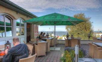 Seetelhotel Ostseeresidenz Bansin Mit Pool Und Unmittelbarer Strandnähe