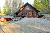 Group Escape w/ Hot Tub, 18 Mi to Bavarian Village - Homestays
