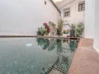 ApartaSuites Alberca Deluxe Hotels near Corredera Square
