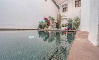 ApartaSuites Alberca Deluxe