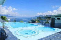 Danau Toba International Cottage Parapat - С бассейном
