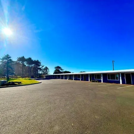 Tillicum Beach Motel - Formerly Deane's Oceanfront Lodge