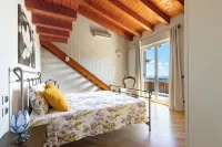 Marietta Home with Lake View by Wonderful Italy - 3-Star