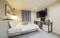 Hotel Yam Bucheon Station Branch - parking