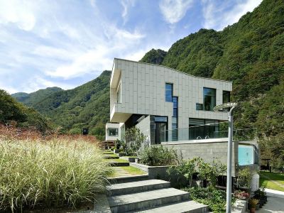 Frame House Yeongwol Boutique Pension