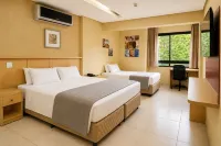 Garvey Park Hotel - Pools
