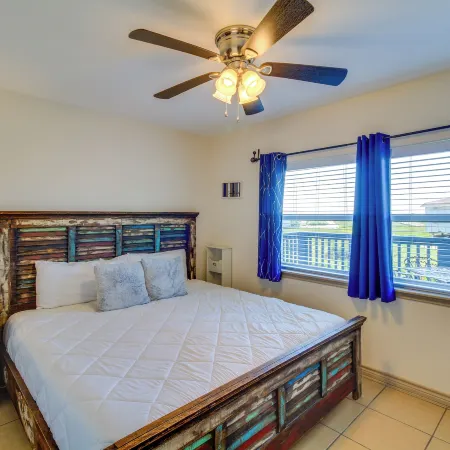Sea-King Sol Ocean-View Condo in Port Aransas!
