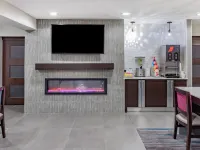 La Quinta Inn & Suites by Wyndham Houston NW Brookhollow カルバッハ・ブリューイング周辺のホテル