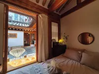 Moonjarakdalbithanok - B&Bs (Bed and breakfast)