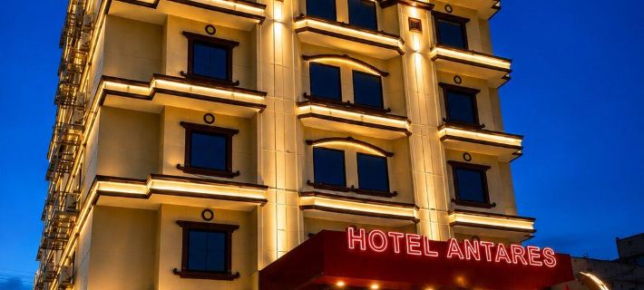Antares Hotel Hotele w: Medan