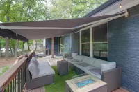 Fire Pit & Grill! Wooded Durham Retreat - Homestays