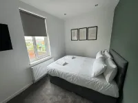 6 Bed Contractor Acom in Hartlepool - Apartments