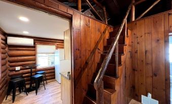 Walk to Beach - Close to Town - Pet Friendly Cabin