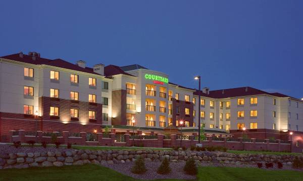 Courtyard Madison East