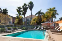 Courtyard Oakland Airport - Pools
