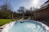 Beautiful river fronted house with private hot tub - Villas
