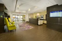 Hampton Inn & Suites Buffalo/Airport - Airport Shuttle