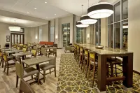 Hampton Inn & Suites Minneapolis/Downtown - Parking