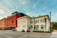 Trilogy Hotel Montgomery, Autograph Collection - parking