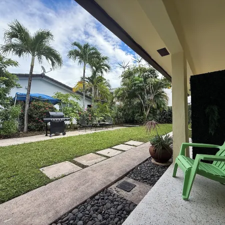Pompano Vibes Beach Apartments