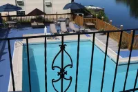 Super 8 by Wyndham Sturbridge - Uima-altaat