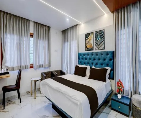 Deluxe sri Chendhoor's - 2-Star