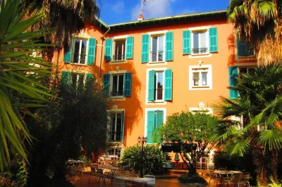 Maison Durante Hotel di Stasiun Kereta
