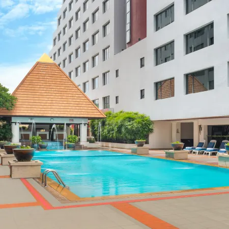 Twin Towers Hotel