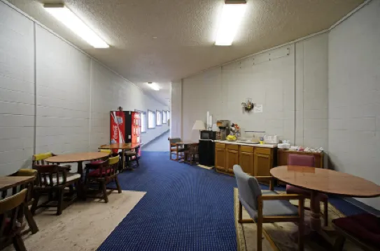 Faribault Hometown Inn & Suites