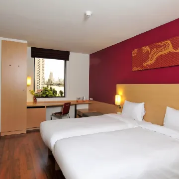 Ibis Bangkok Riverside Отели рядом с достопримечательностью «Риверсайд»