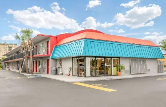 科圖拉門斯特套房酒店