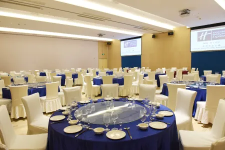 Holiday Inn Express Suzhou Zhouzhuang Ancient Town Отели рядом с достопримечательностью «Nanhu Qiuyue Garden»