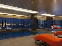上海外滩英迪格酒店 - 室内游泳池