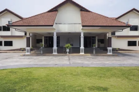 Golden Land Hotel