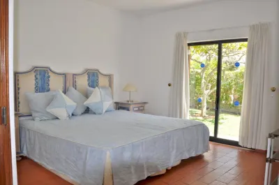 Nestled in Vilamoura, Private Pool, Free Off-Street Parking, AC & Wifi