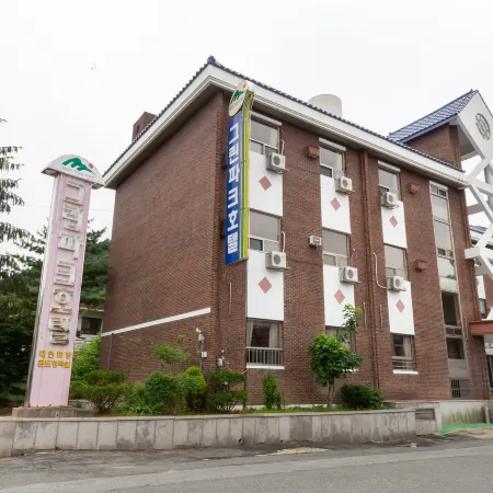 Boeun Green Park Hotel Отели рядом с достопримечательностью «Храм Попчуса»
