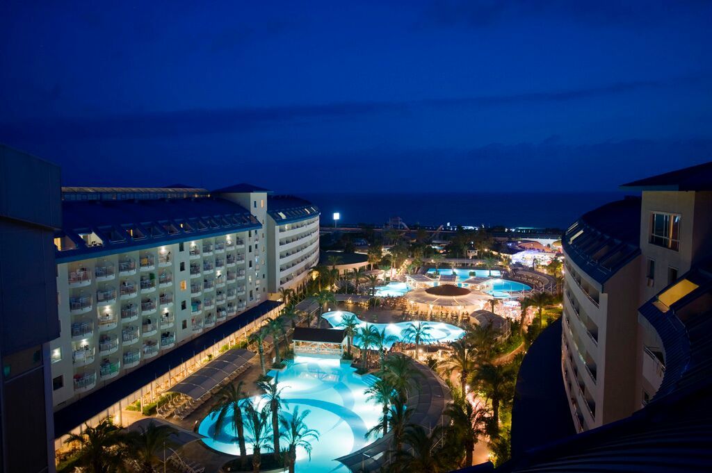 Crystal Admiral Resort Suites & Spa – All Inclusive