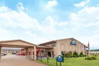 Days Inn by Wyndham Canton Hotel in zona Yesterland Farm