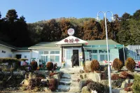 Geojedo Santa Monica Pension