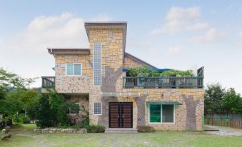 Yongin Seonnyeowa Namuggun Pension